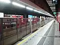 杏花邨駅1番線に設置されたホームドア