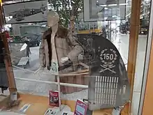 ヘルマン・グラーフの着用した「カナール」