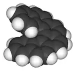ヘキサヘリセンの2つの鏡像異性体。ヘリセンは固有キラリティーを持つ分子である。