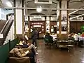 ホール内のカフェ（2010年2月12日撮影）