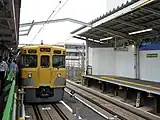 2番ホームに停車中の国分寺線、右は1番ホーム（旧2番ホーム）（2018年7月撮影）