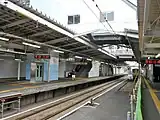 左が1番ホーム（旧2番ホーム）右奥が3番ホーム、画面外の右手前に2番ホームがある（2018年7月撮影）
