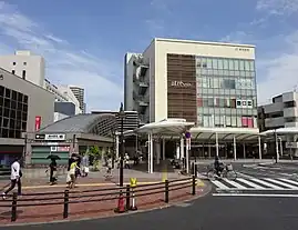 東中野駅西口とアトレヴィ東中野(2016年6月)