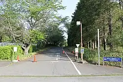 東日本入国管理センターへの公道からの入口部
