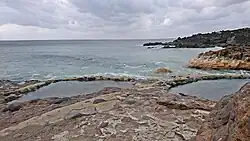 東温泉から海を望む