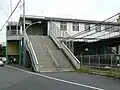 ホームの屋根破損前の北口（2011年10月）