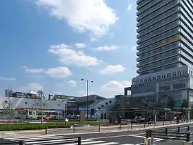 交通広場とワンズタワー