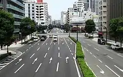 曽根崎通との交点東天満交差点を南から望む