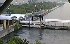 東京都港区台場の海。この日(2007年5月17日)は新月で、満潮時最高潮位は192センチメートル。18時19分撮影。