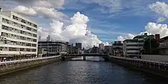 樋井川(今川橋より上流側、左:中央区今川及び鳥飼、右:早良区西新及び城西)