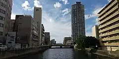 樋井川(今川橋より下流側、左:早良区西新、右:中央区今川及び地行)