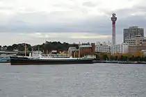 2009年の改修以前のマリンタワーと氷川丸（2006年12月）
