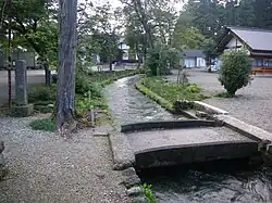 乃木神社境内を流れる蟇沼用水