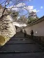 はの門南方土塀（正面は「はの門」）