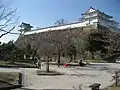 本城跡から見た西の丸にあるワの櫓・カの櫓・土塀。