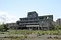 姫川駅前バス停より病院跡を望む（2022年）