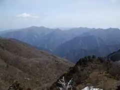 山頂から南東を望む