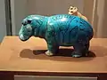 スイレンを描いたカバの像 (古代エジプト、紀元前20世紀)