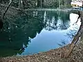 平出の泉（満水の状態）