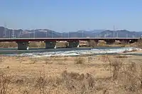 橋の下流にある揖斐川6号堰堤