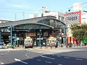 横川駅に止まる900形電車
