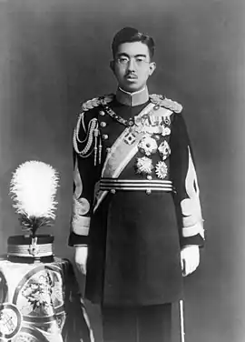 洋装の昭和天皇(陸軍正装)
と香淳皇后