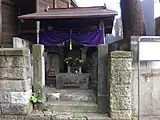公道より庚申塔を見る（2015年12月撮影）