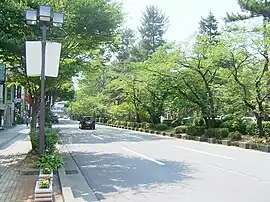 広坂地区を貫く百万石通り金沢市役所前より撮影