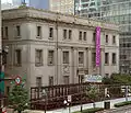 北側から（2005年）。当時は東側入り口北側に仮設スロープを設置していた。