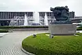 嵐の中の母子像