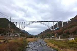沼田川中流域の風景と広島空港大橋。