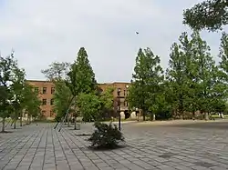 当時の広島文理科大学本館(広島大学理学部旧1号館)