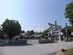 広島護国神社本丸跡に位置する。