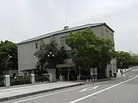 橋の上から撮影したレストハウス
