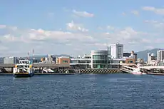 宇品旅客ターミナル(海側より)