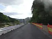 応急路としてアスファルト舗装された白石駅-球泉洞駅間の道床