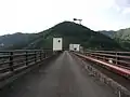 天端は道となっていて歩くことができる（2012年8月）
