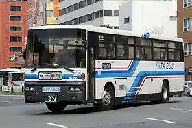 464かつて日田バスも運行していた高速バス「とよのくに号」用の車両。塗色はかつての「とよのくに号」各社共通カラー。なおこの車両は「とよのくに号」撤退前に廃車となり末期は西鉄から移籍の車両で運行していた。
