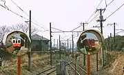 プラットホームより大甕側を望む。右側の築堤は常磐線(2005年3月)