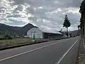 伏尾駅（日田方面のりば）。駅サインは日田方面のりばのみ。