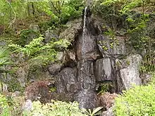羊山公園傍の「牧水の滝」（2009年4月24日撮影）