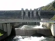 水特法に基づく周辺整備が行われた日吉ダム(桂川)。京都府北部の観光地に成長し、京都丹波高原国定公園にも指定された。