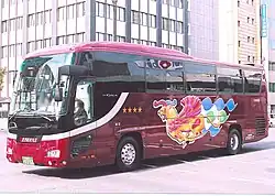 北港観光バスの貸切車(いすゞ・ガーラ)