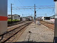 鶴来駅ホームより車両基地を望む