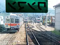 車窓からの車両基地の眺め