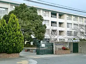 大阪府立北摂つばさ高等学校 正門