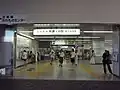 新京成線（左）と北総線・京成成田空港線（右）改札口が共同使用されていた頃（2011年10月）