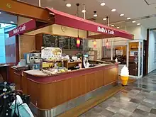 ホリーズカフェ アミング潮江店の様子
