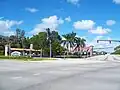ハリウッド・ブールバードから駅を望む