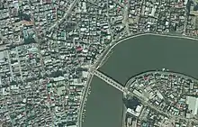 1989年の本奥戸橋(現在の橋)3点の画像とも国土交通省 国土地理院 地図・空中写真閲覧サービスの空中写真を基に作成